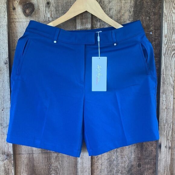 Lady Hagen 7” Essential Shorts in Navy Estate - Picture 1 of 11